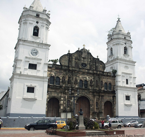 Old-church-in-Downtown-Panama
