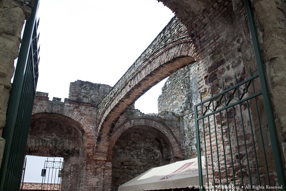 Very-old-Archway-in-downtown-Panama